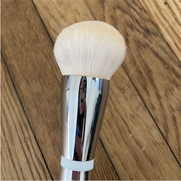 ItCosmetics Bye Bye Pores Powder Brush - Picture 2 of 7